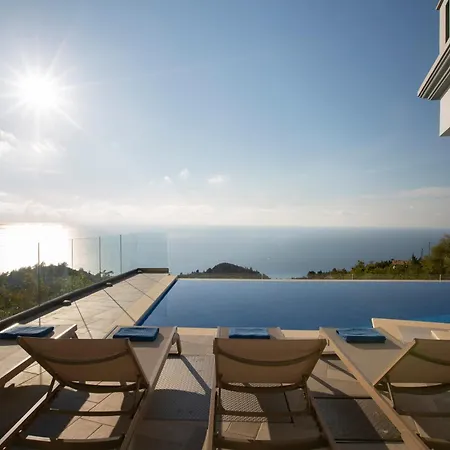 Emilia * Áyios Nikítas