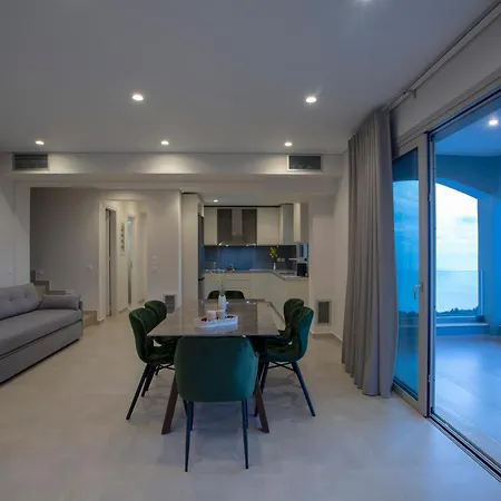 Emilia * Áyios Nikítas